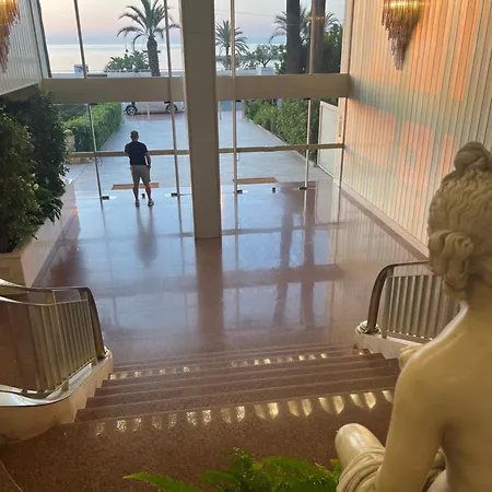 Cote D Azur Premier Sablettes Est Menton Beachfront Apartamento *