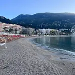 Azure Beachfront Sablettes Est Beachfront 公寓 *