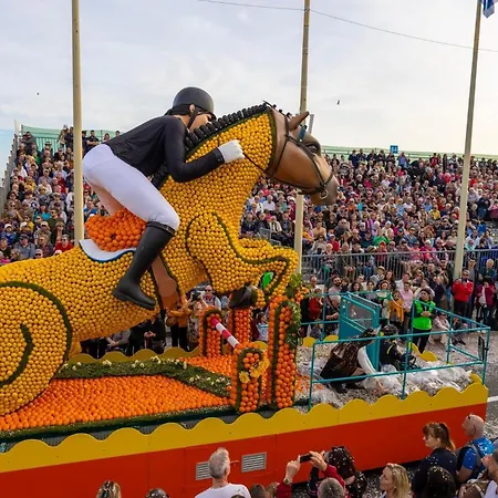 Appartement Cote D Azur Premier Sablettes Est Menton Beachfront